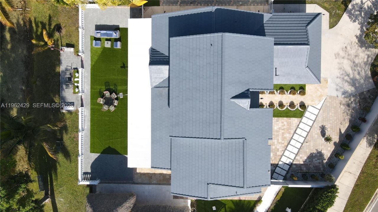 19230 NW 87th Pl, Hialeah, FL 33018 Photo