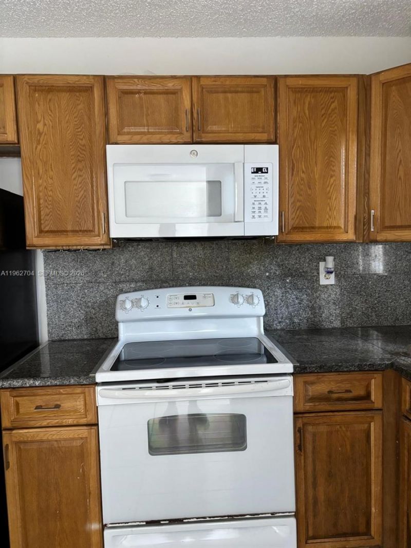 2710 W 76th St , Unit 101, Hialeah, FL 33016 Photo
