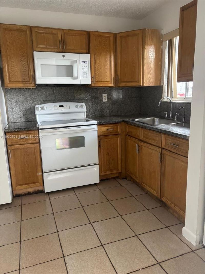 2710 W 76th St , Unit 101, Hialeah, FL 33016 Photo