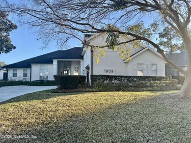 1909 FOX GLOVE Lane, Fleming Island, FL 32003