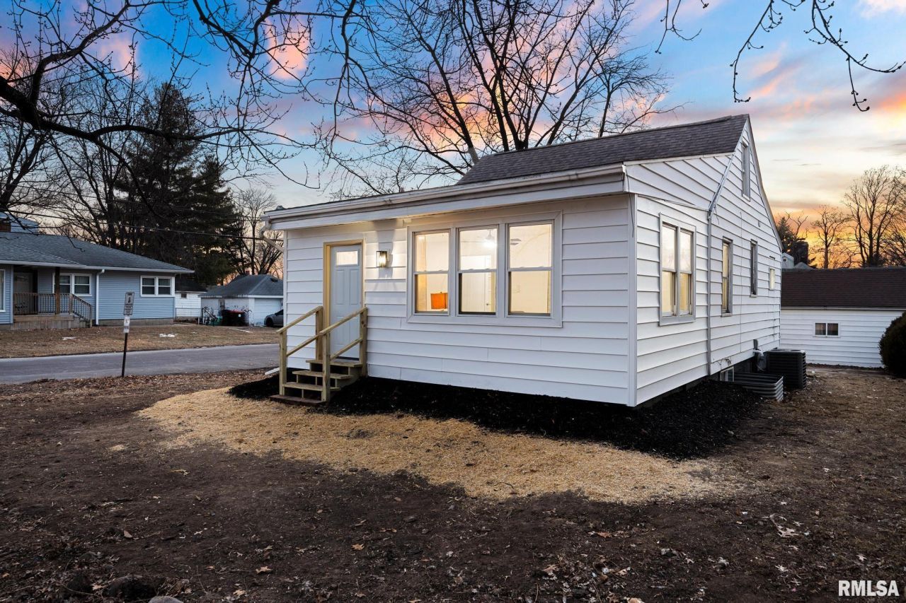 401 N Highland Avenue, Creve Coeur, IL 61610 Main Photo