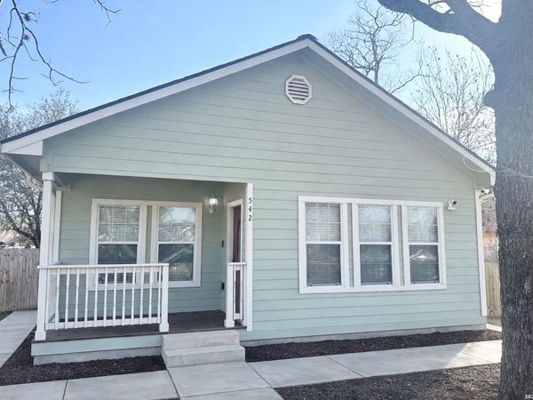 542 Sanches, Pleasanton, TX 78064