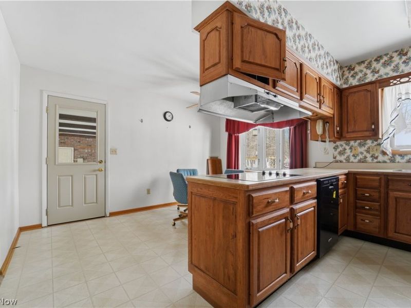 275 Creek Road, Conneaut, OH 44030 Photo 5