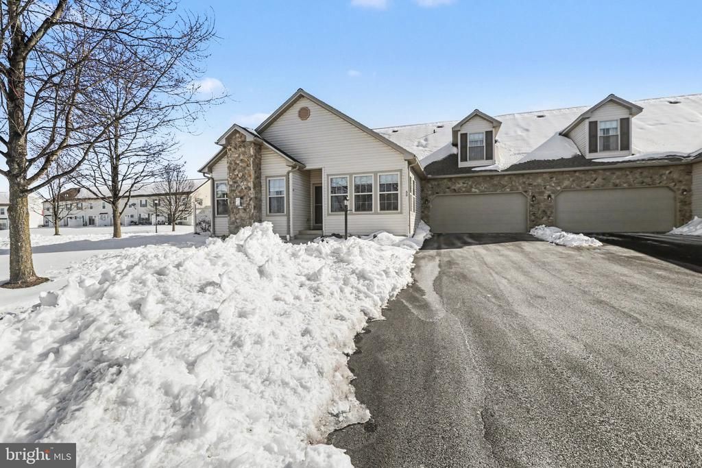 50 S Village Circle, Palmyra, PA 17078 Main Photo