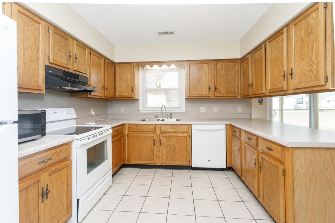 407 Meadowbrook Dr. Photo 12