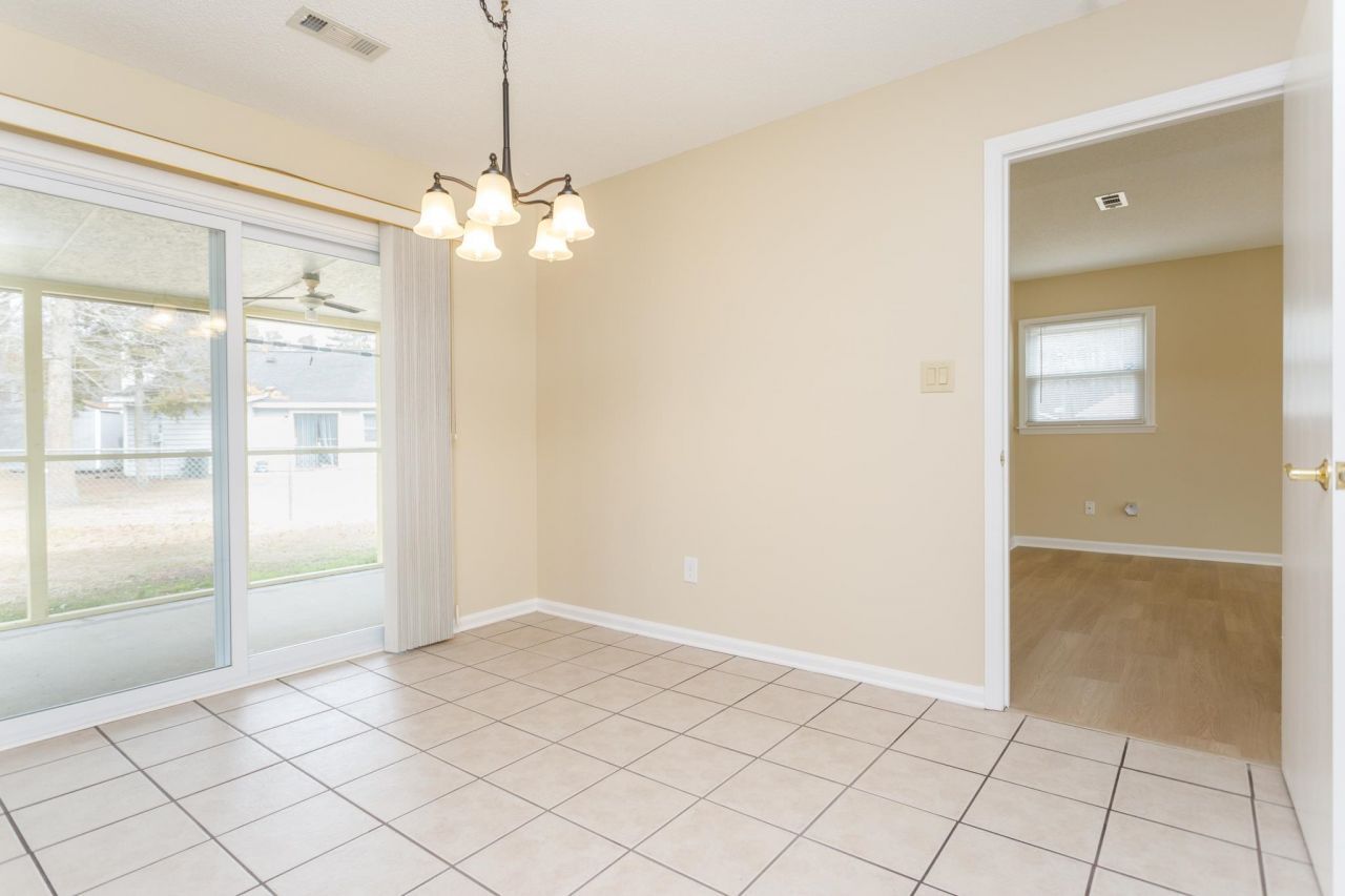 407 Meadowbrook Dr. Photo 14