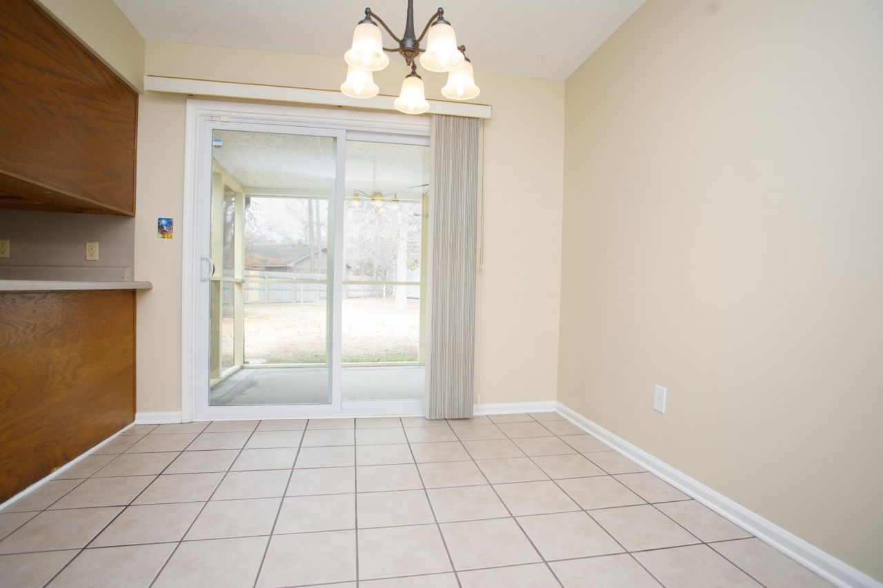 407 Meadowbrook Dr. Photo 16