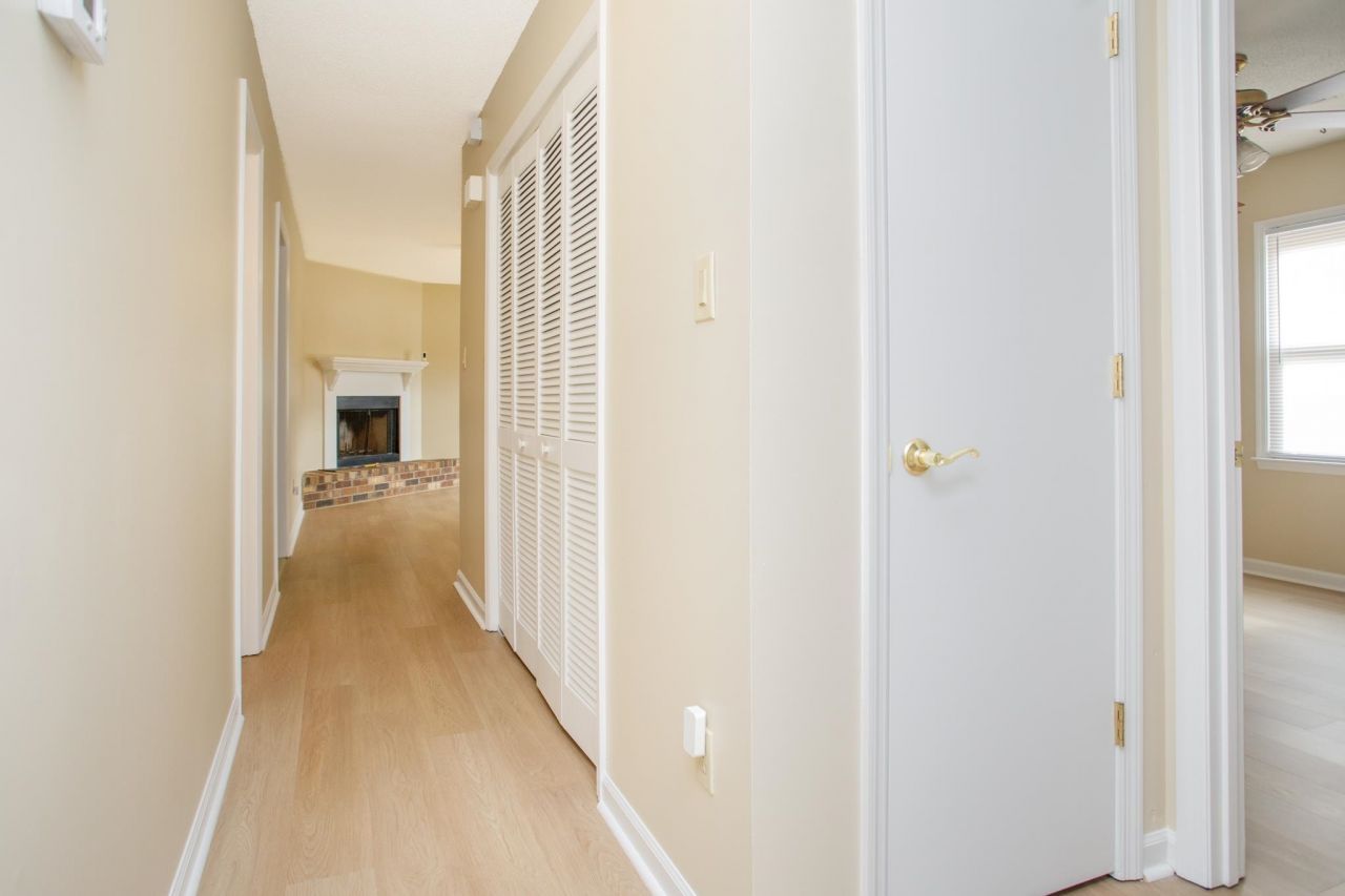 407 Meadowbrook Dr. Photo 17