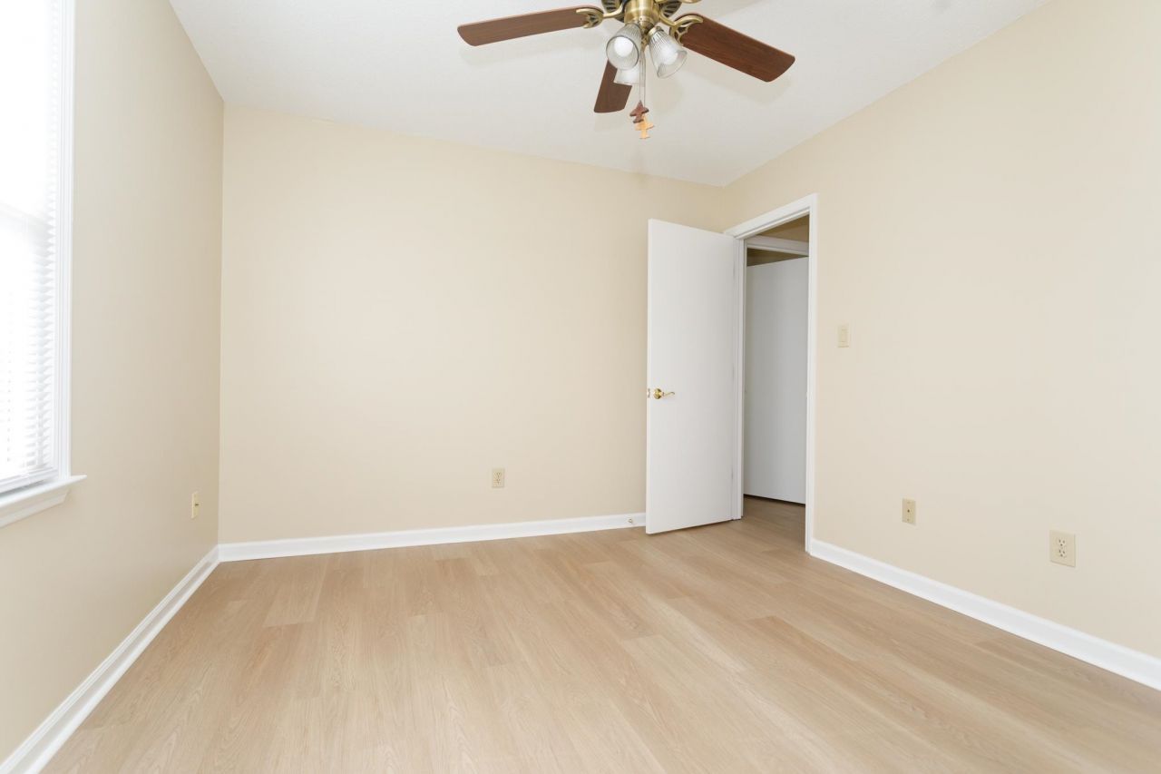 407 Meadowbrook Dr. Photo 22