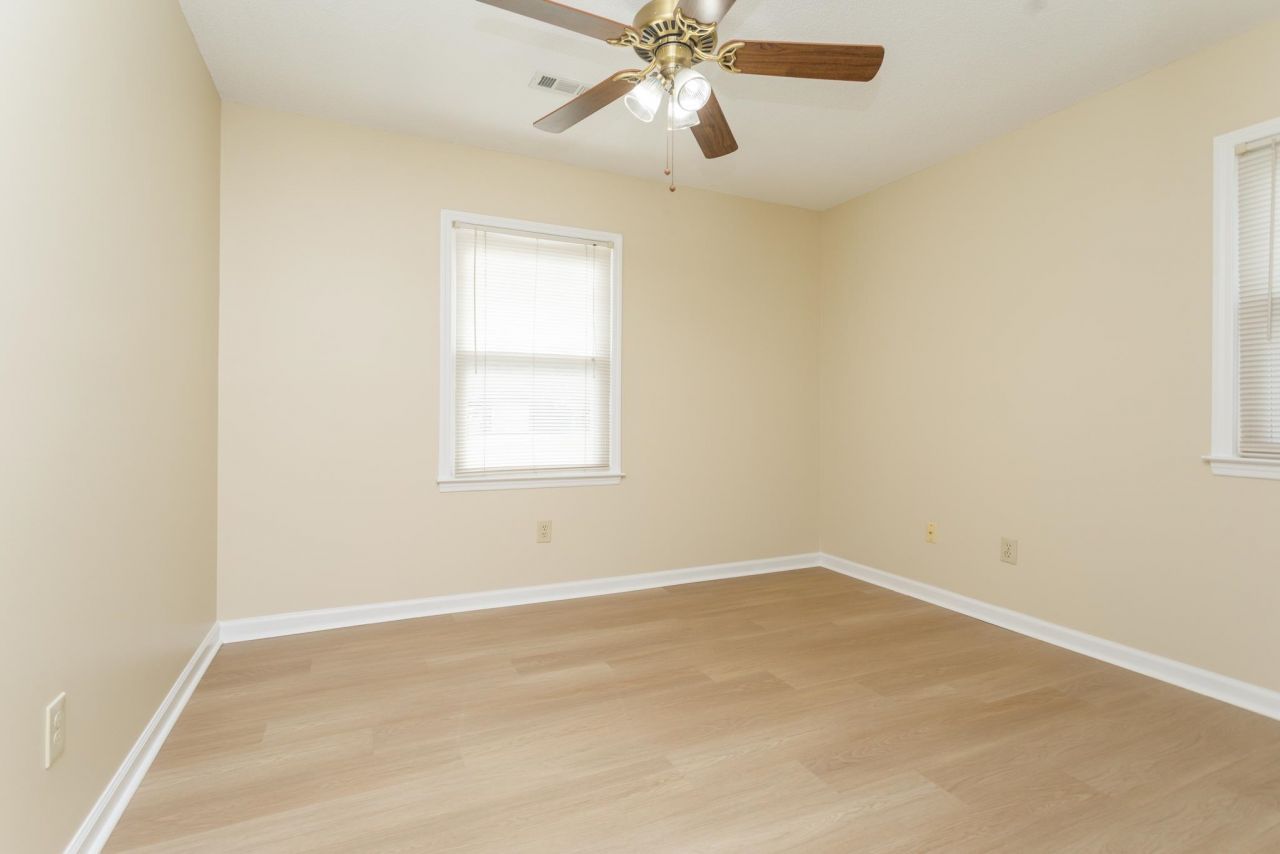 407 Meadowbrook Dr. Photo 24