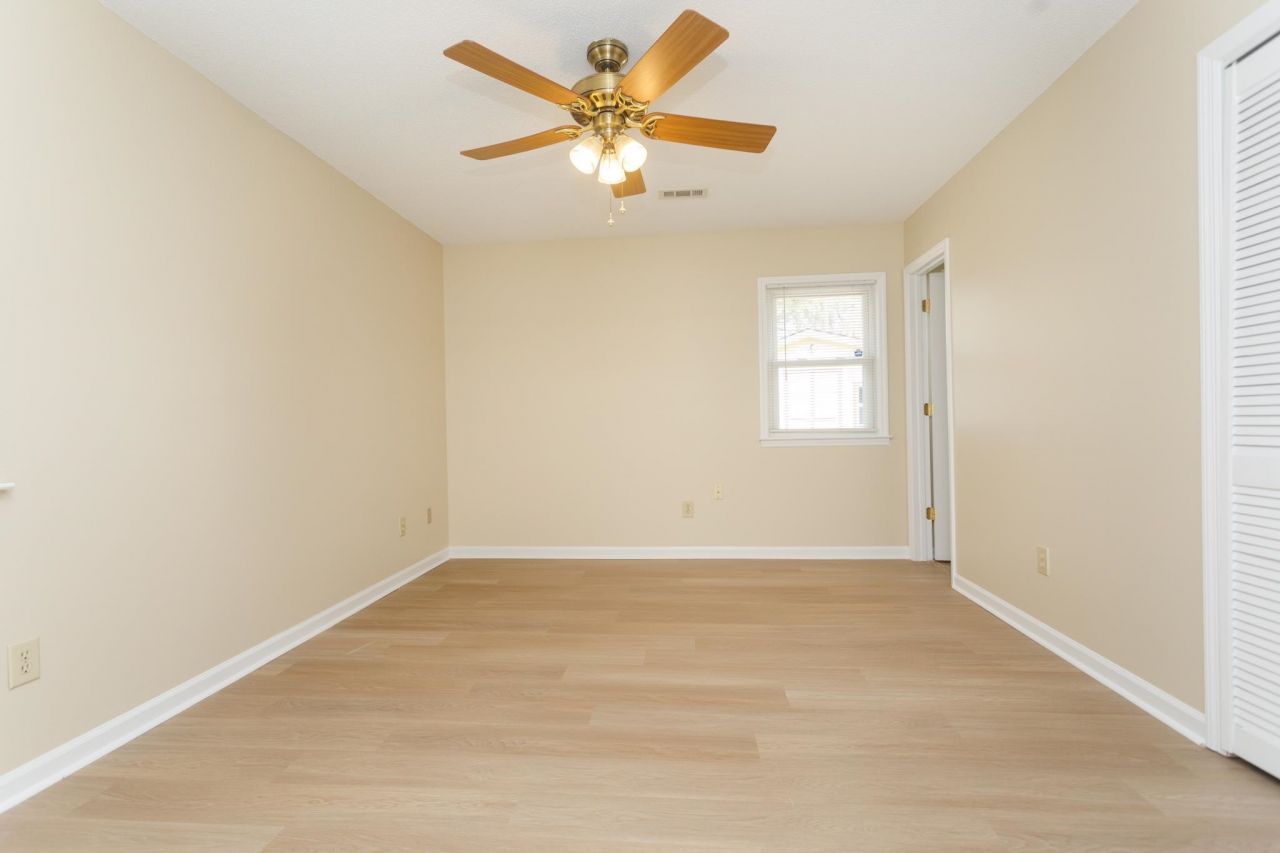 407 Meadowbrook Dr. Photo 27