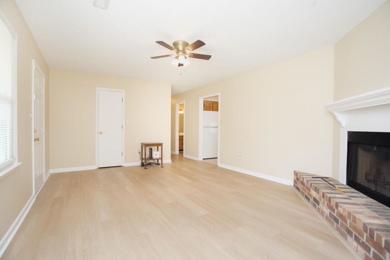 407 Meadowbrook Dr. Photo 5