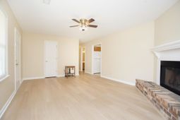 407 Meadowbrook Dr. photo 4