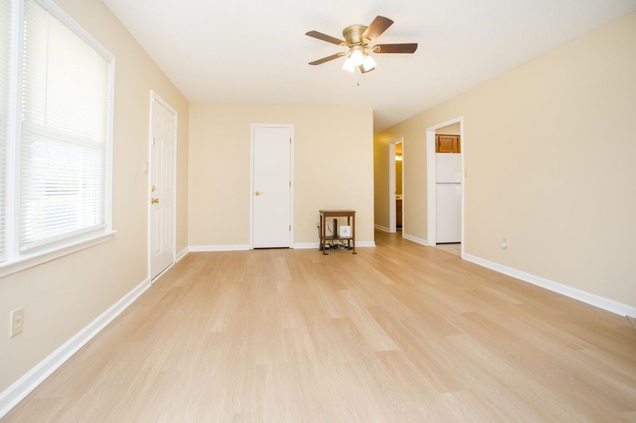 407 Meadowbrook Dr. Photo 6