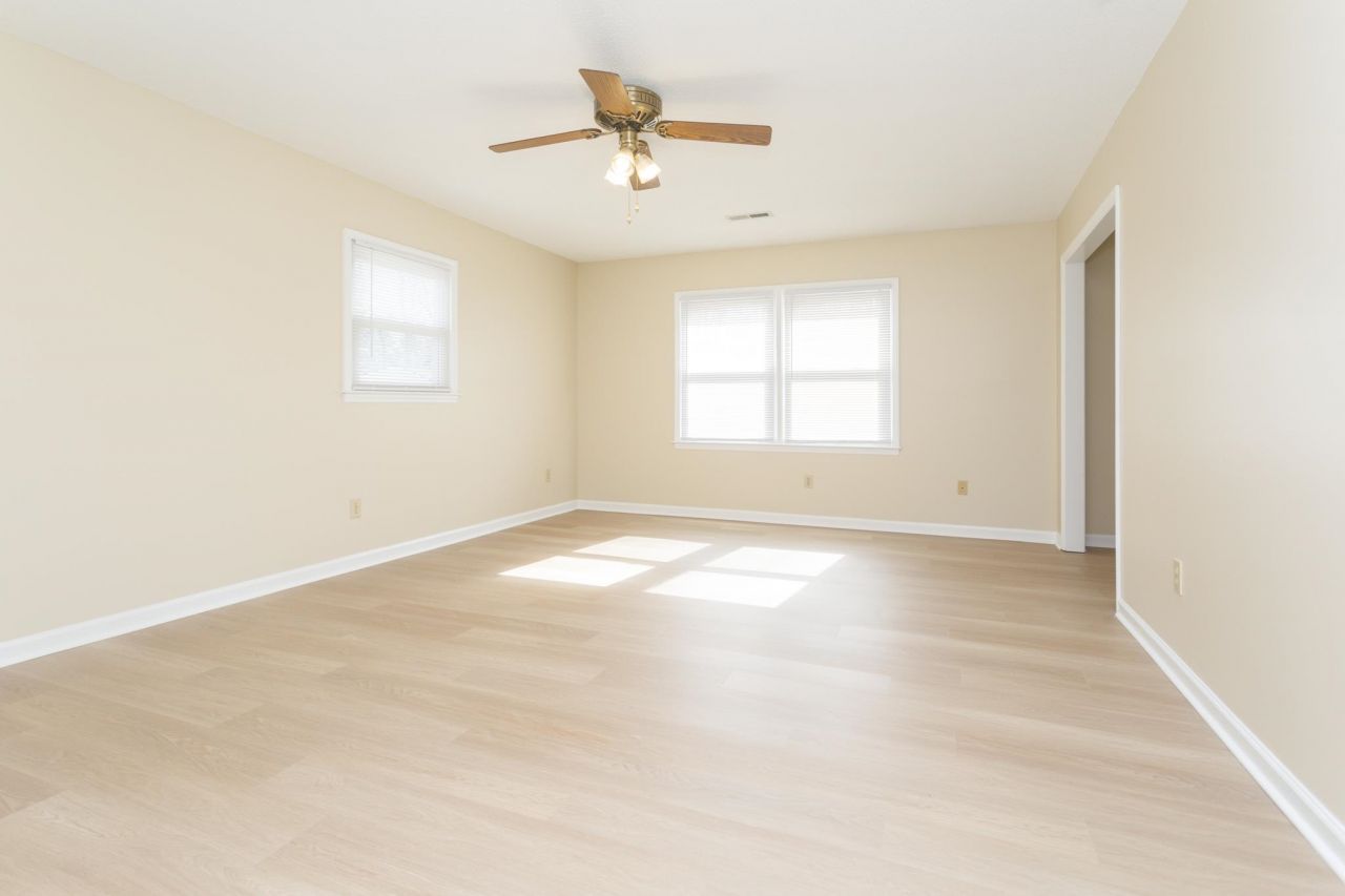 407 Meadowbrook Dr. Photo 8