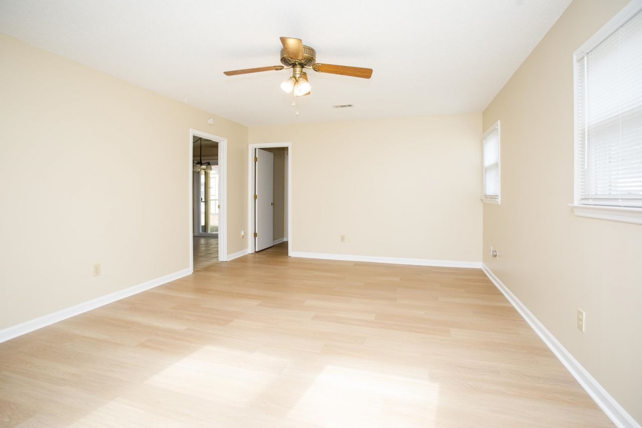 407 Meadowbrook Dr. Photo 9