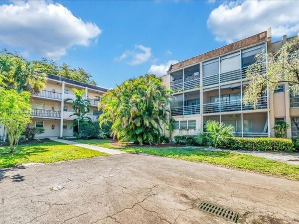 469 N Pine Island Rd, Unit B305, Plantation, FL 33324