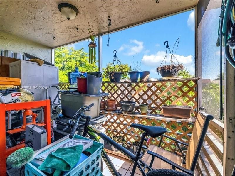 469 N Pine Island Rd, Unit B305, Plantation, FL 33324 Photo