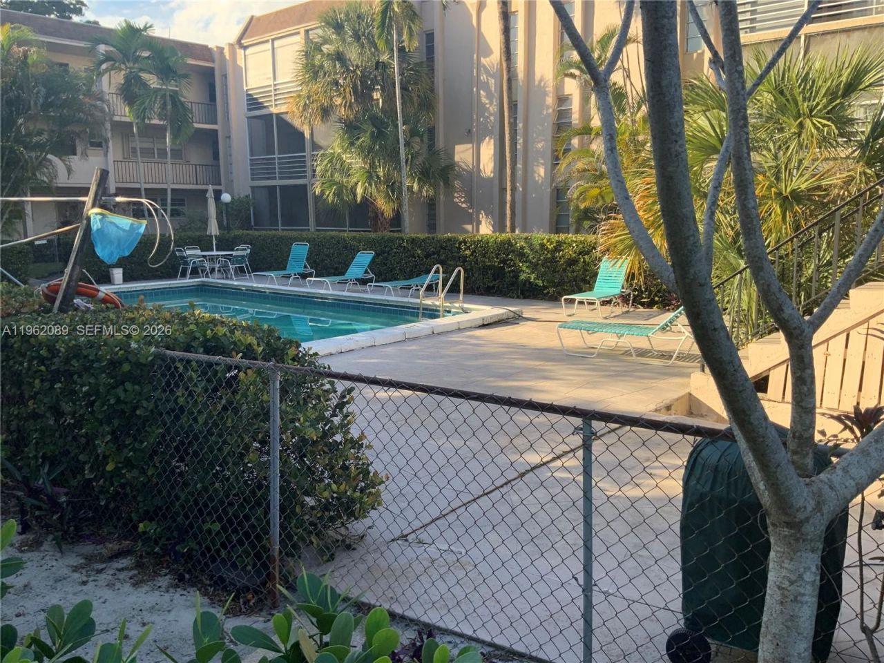 469 N Pine Island Rd, Unit B305, Plantation, FL 33324 Photo