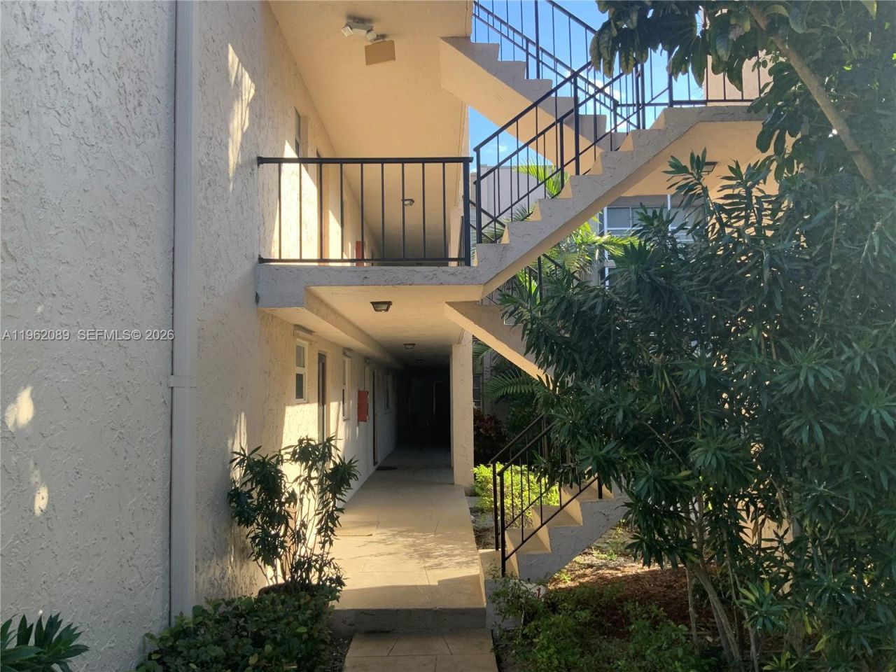 469 N Pine Island Rd, Unit B305, Plantation, FL 33324 Photo