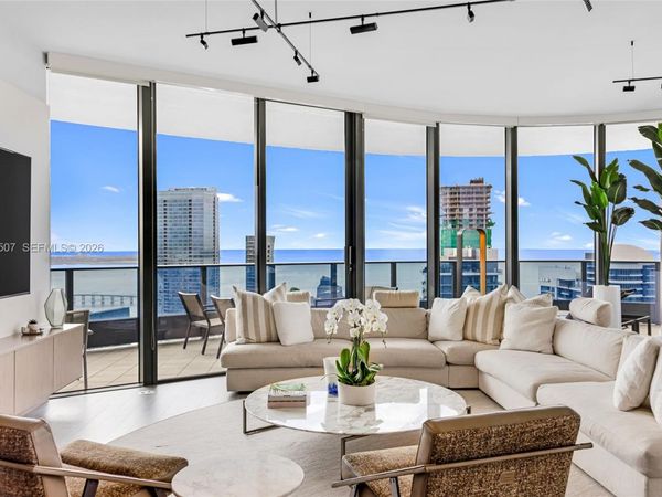 1000 Brickell Plz, Unit PH6002, Miami, FL 33131