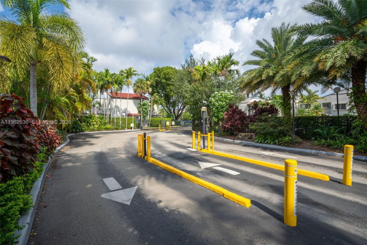 4726 SW 67th Ave, Unit F6, Miami, FL 33155 Photo