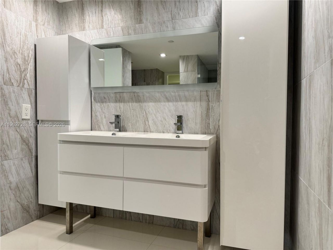 2000 Towerside Ter, Unit 1501, Miami, FL 33138 Photo