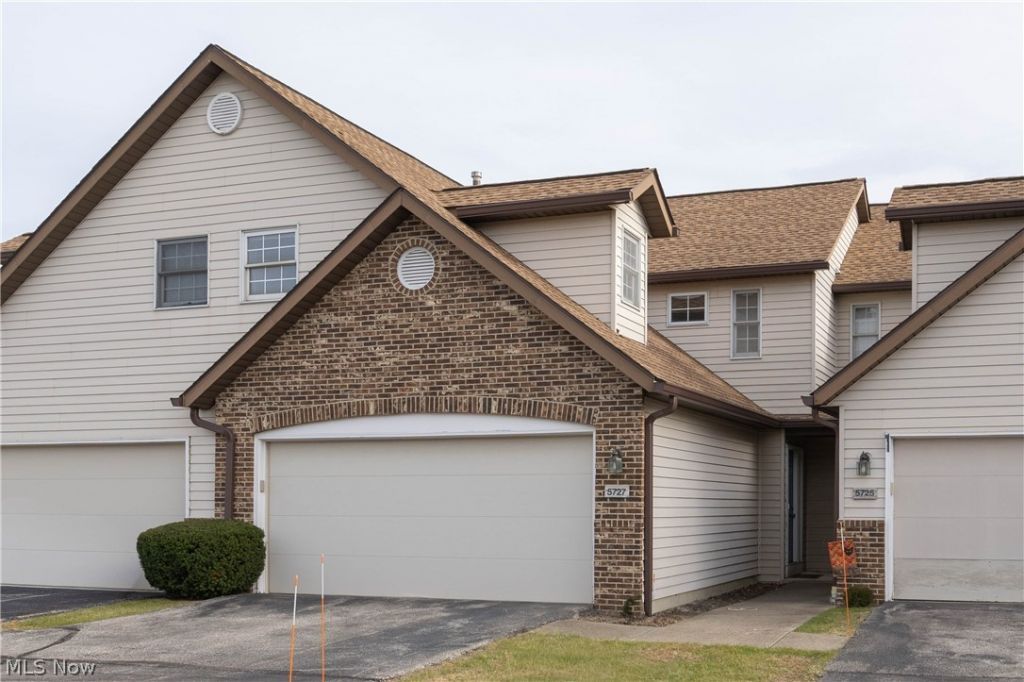 5727 Gateway Lane, Unit 1203, Brook Park, OH 44142 Main Photo
