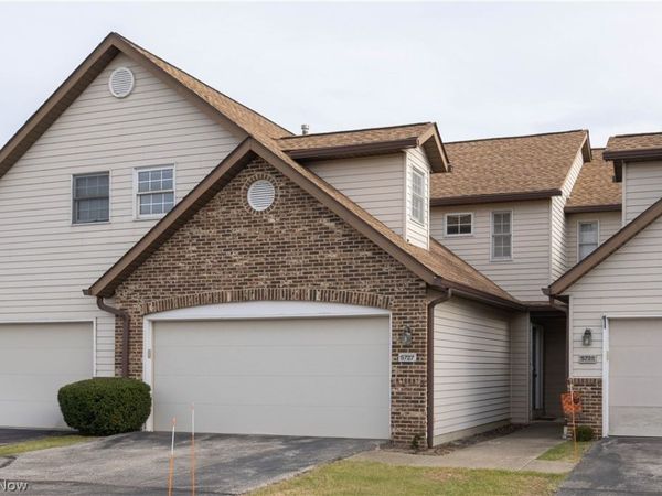 5727 Gateway Lane, Unit 1203, Brook Park, OH 44142