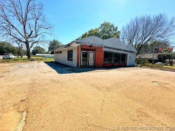 400 S Echo , Holdenville, OK 74848