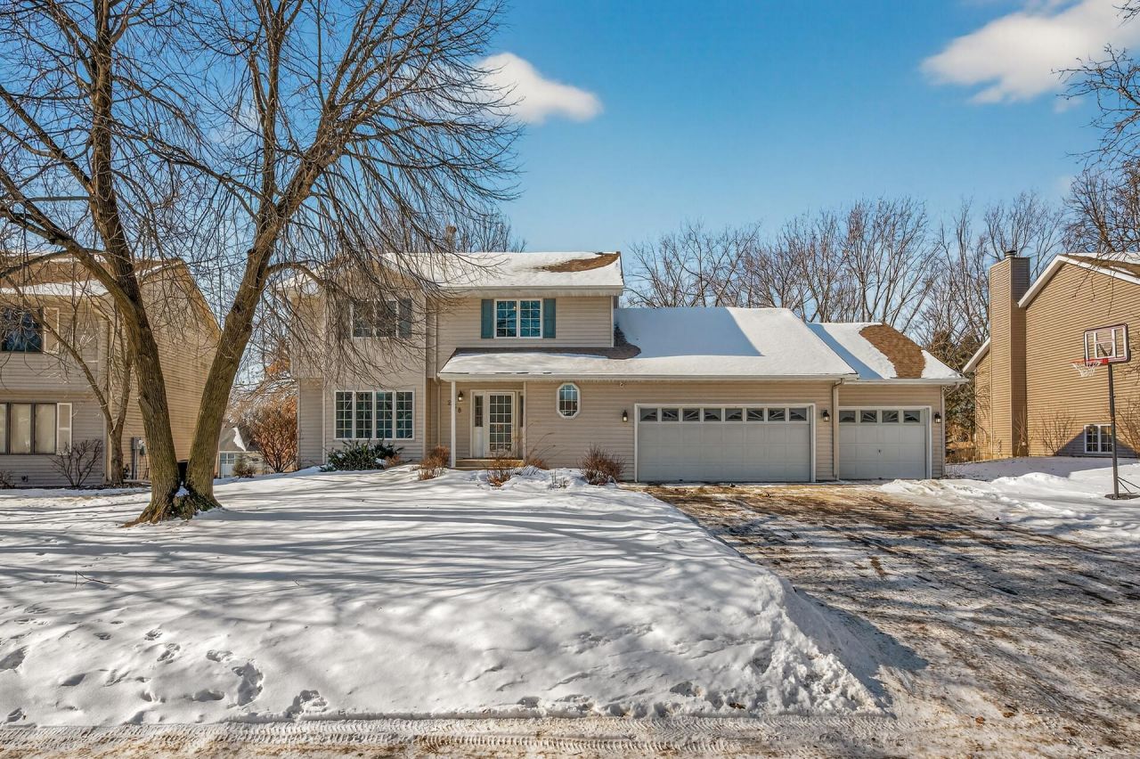 268 Shamrock Drive, Mahtomedi, MN 55115 Main Photo