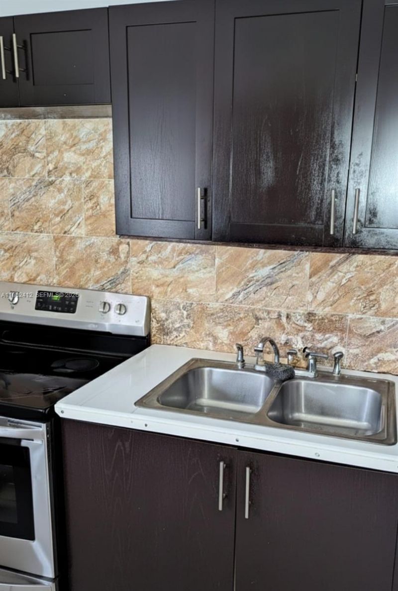 1875 NW 43rd St, Miami, FL 33142 Photo