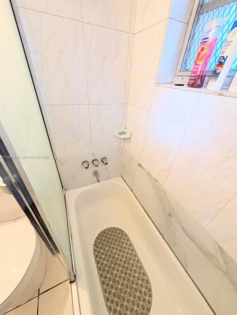 1875 NW 43rd St, Miami, FL 33142 Photo