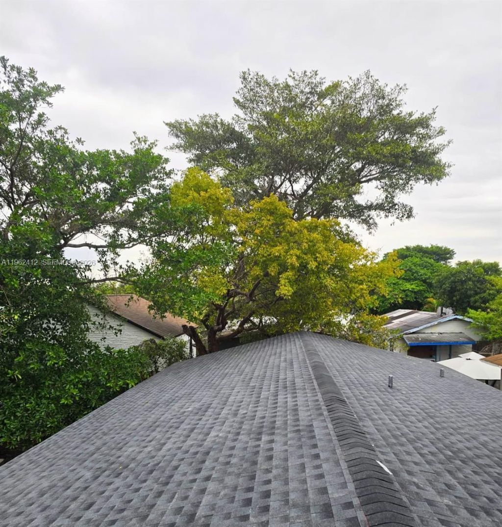 1875 NW 43rd St, Miami, FL 33142 Photo