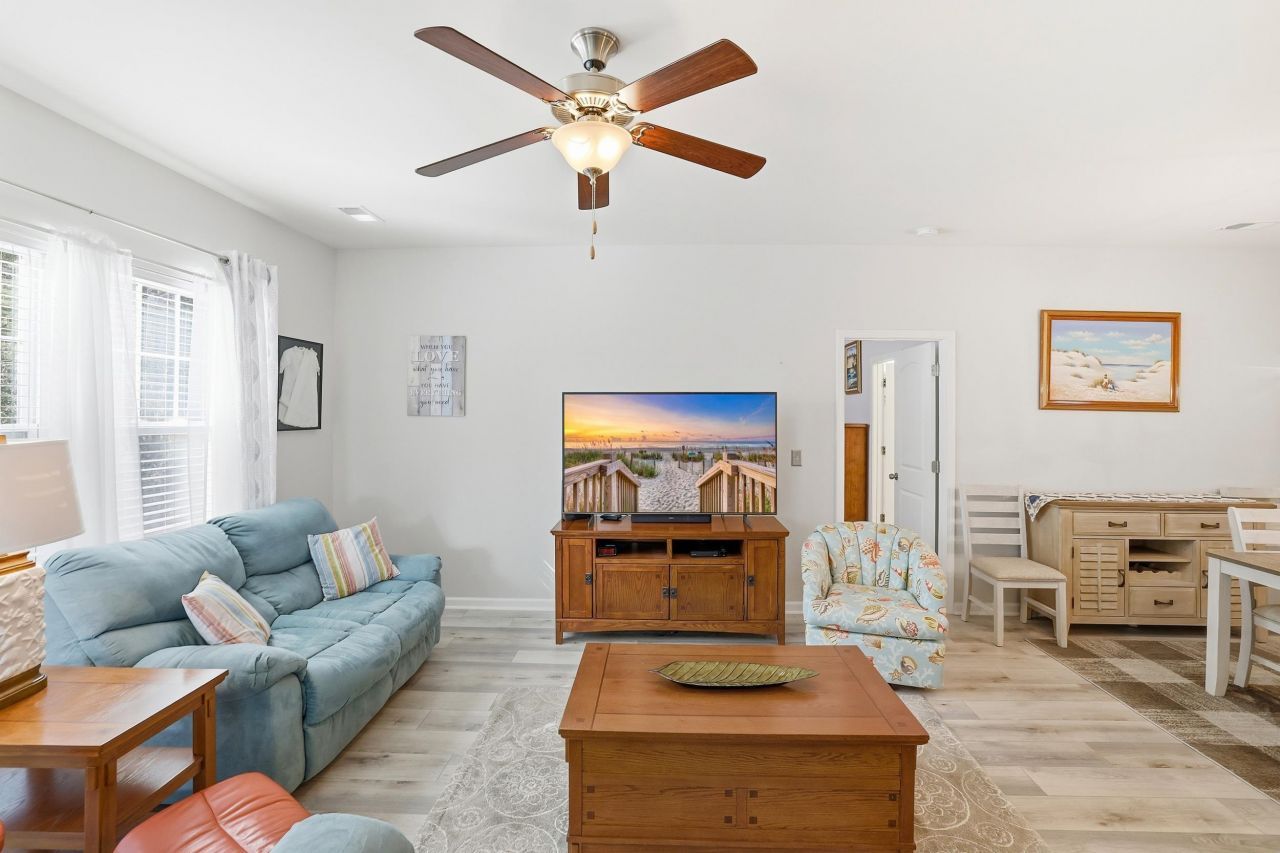 880 Cypress Way Photo 10