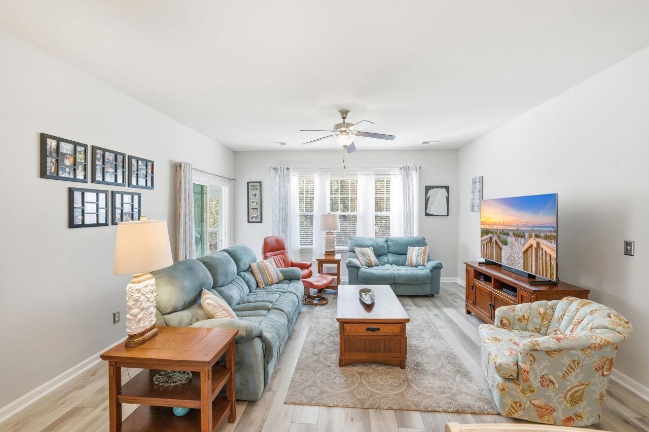 880 Cypress Way Photo 11