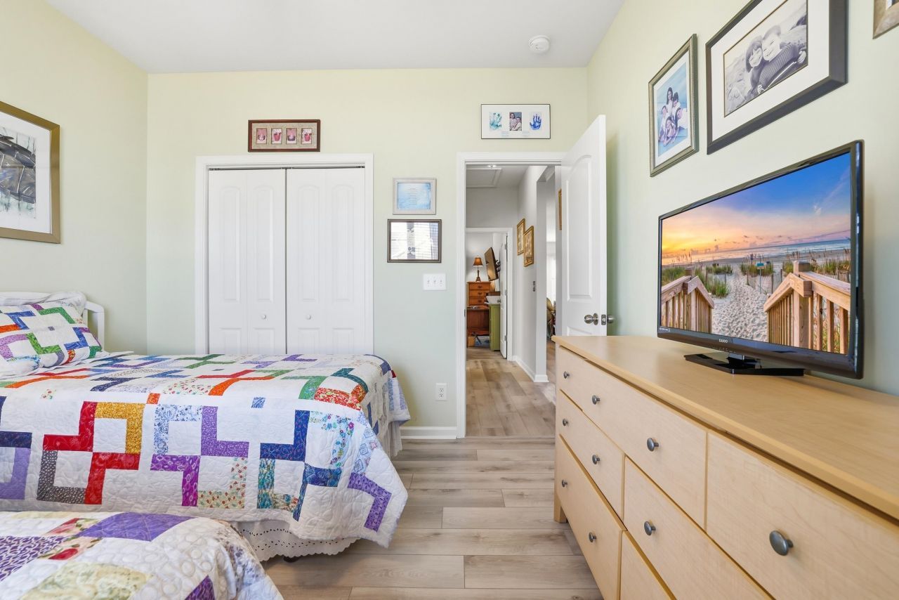 880 Cypress Way Photo 19