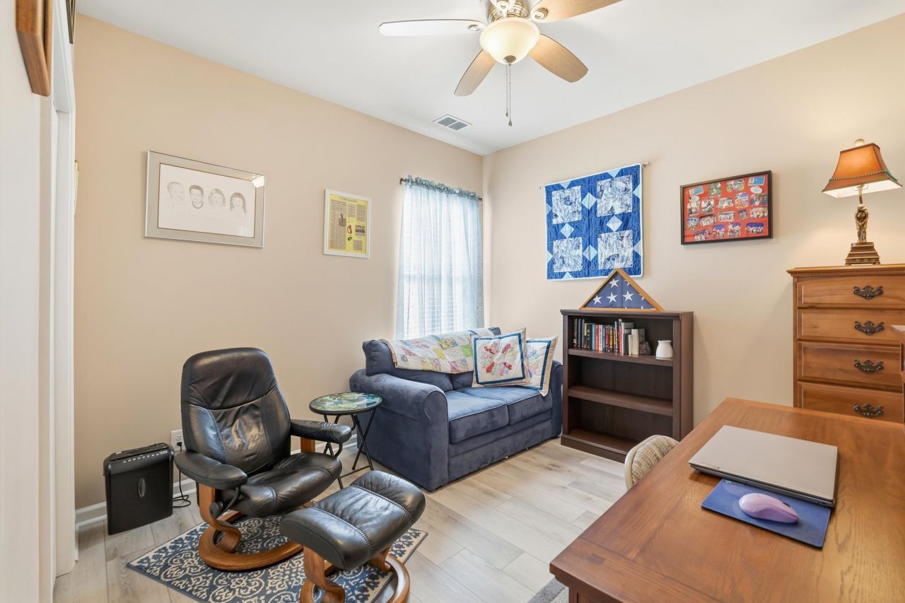 880 Cypress Way Photo 23