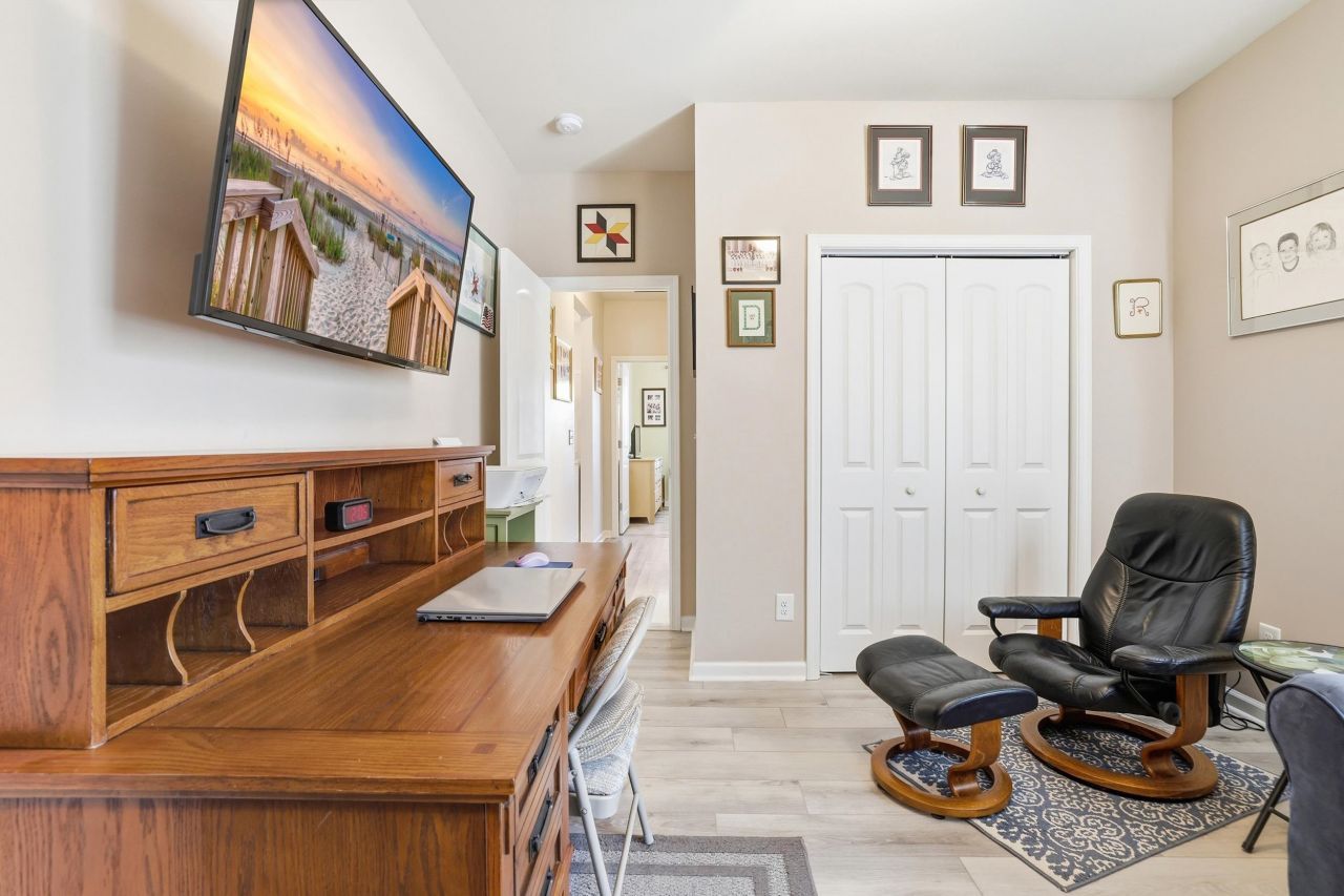 880 Cypress Way Photo 24