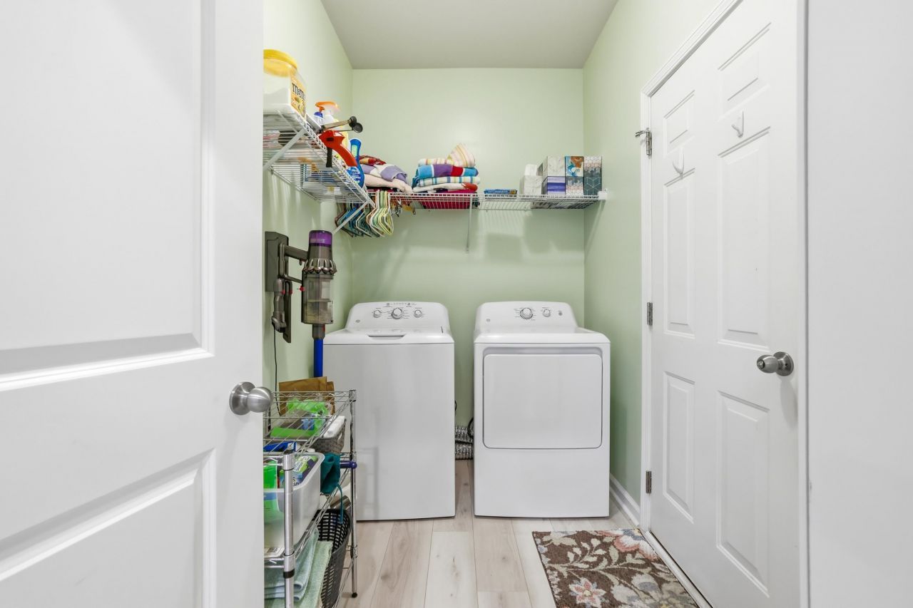 880 Cypress Way Photo 27