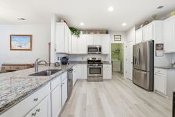 880 Cypress Way photo 4