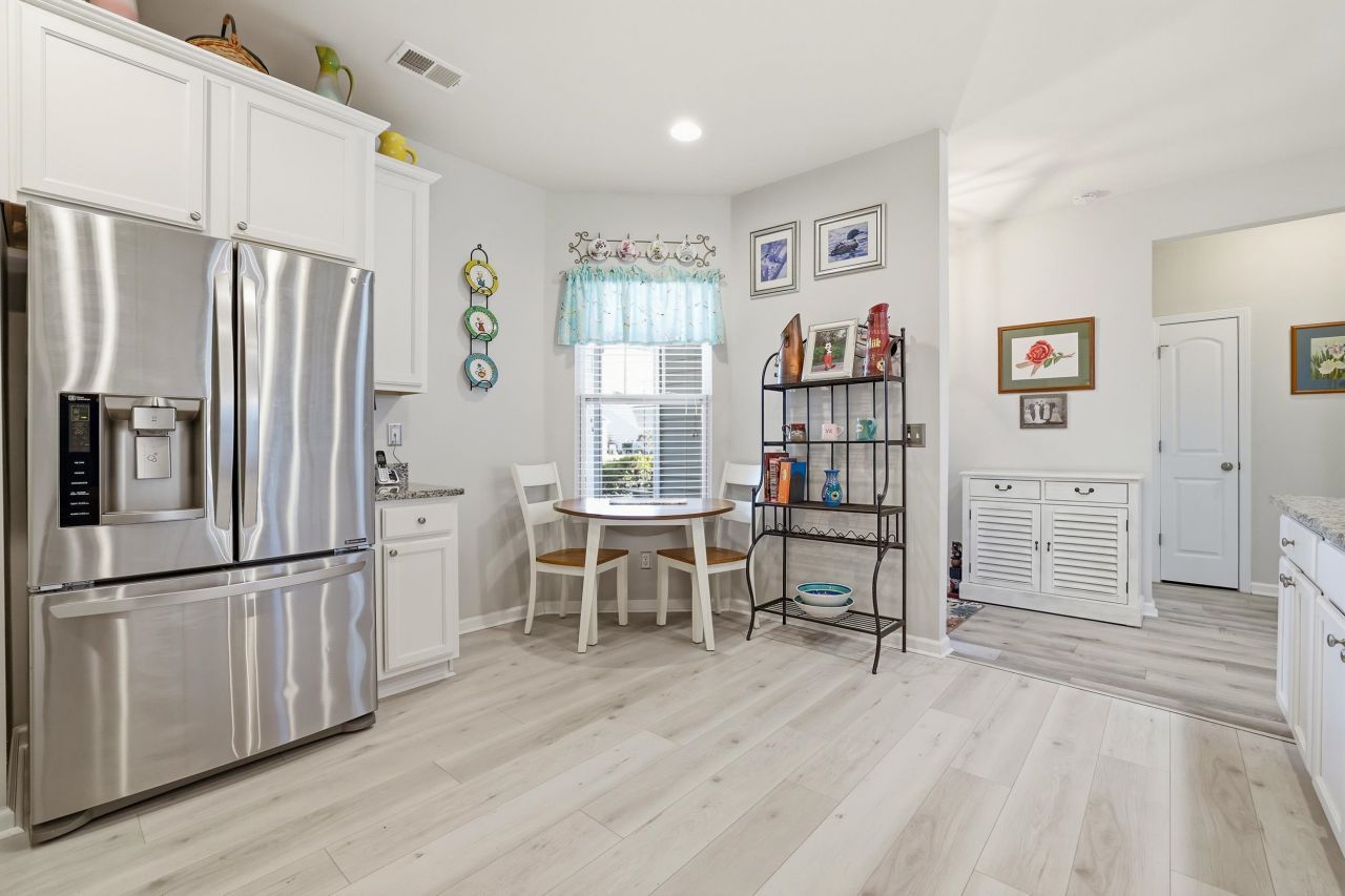 880 Cypress Way Photo 4