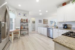 880 Cypress Way photo 4