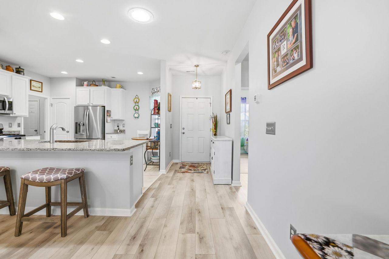 880 Cypress Way Photo 7