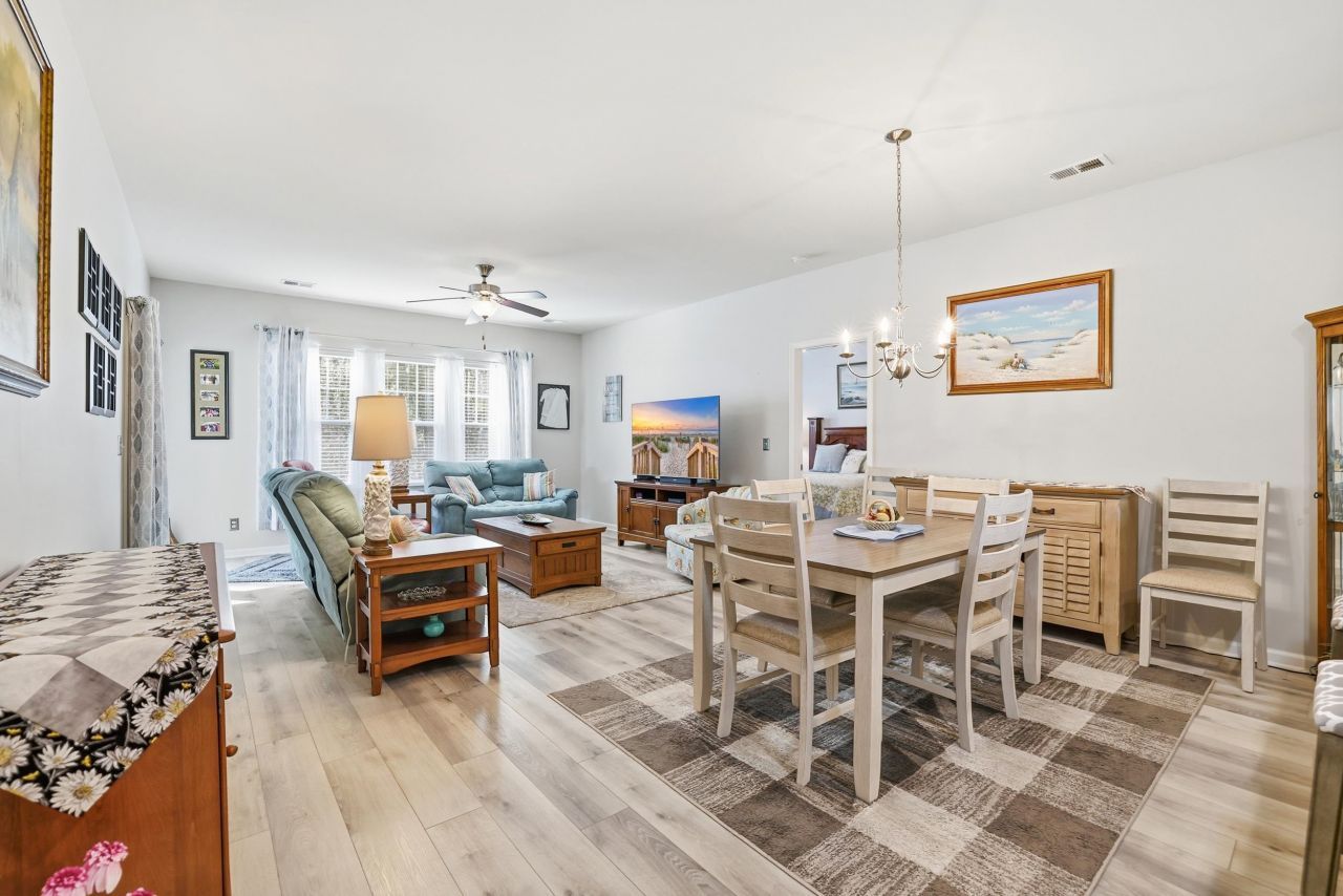 880 Cypress Way Photo 8