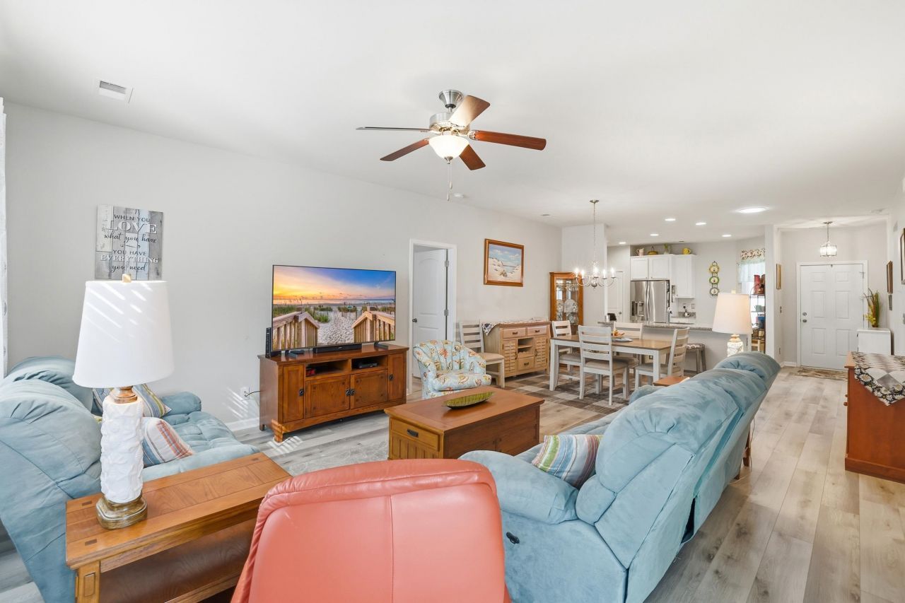 880 Cypress Way Photo 9