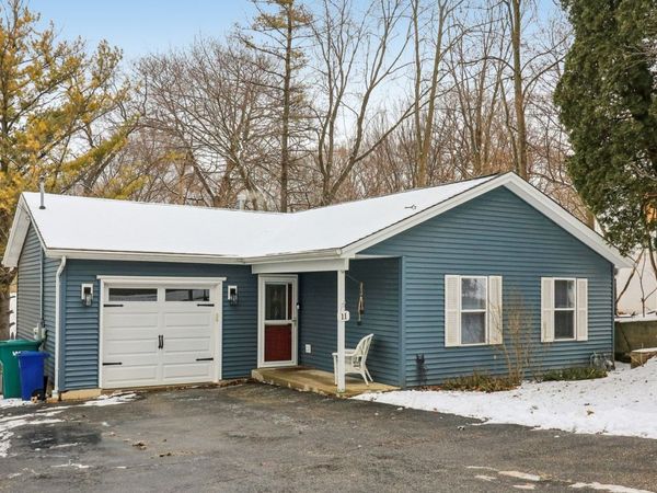 11 Highview Avenue, Fox Lake, IL 60020