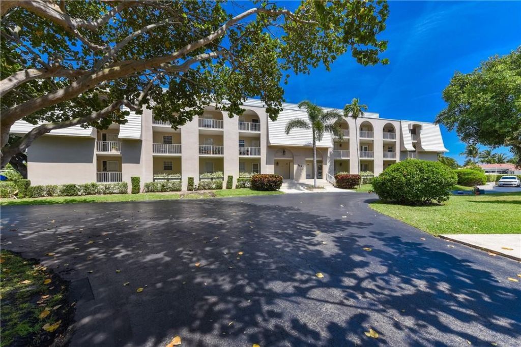 775 Jeffery Street, Unit 303, Boca Raton, FL 33487 Photo