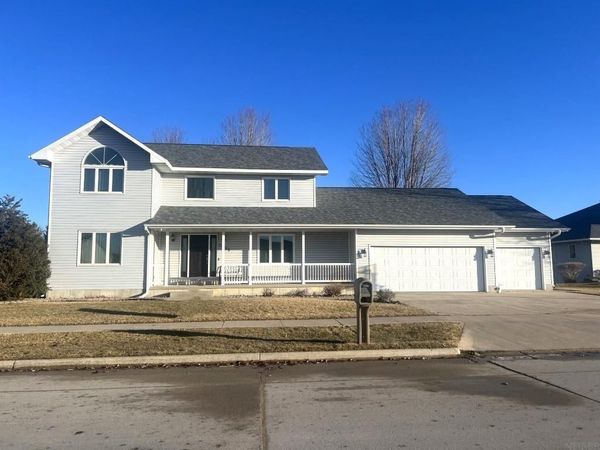 1204 Ruby Ct , Mason City, IA 50401