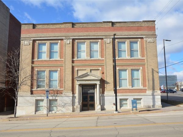 526 2nd Avenue SE, Cedar Rapids, IA 52401